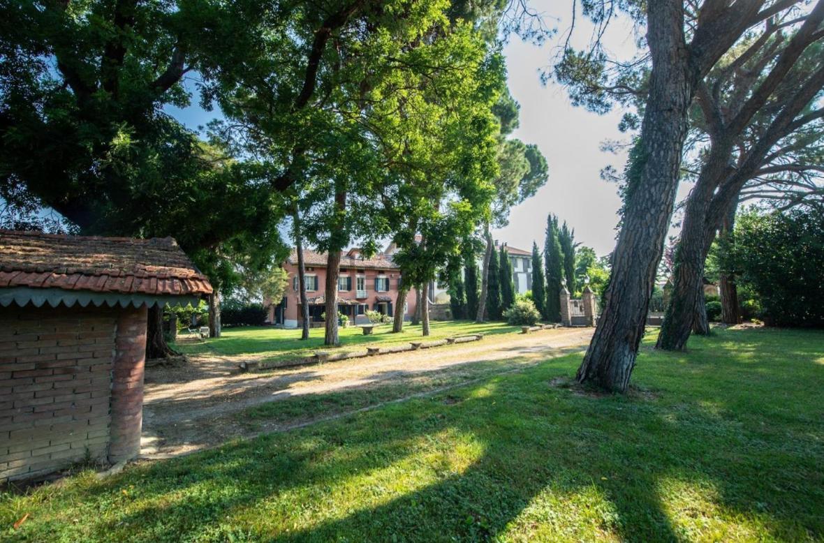 Villa Ottocentesca Immersa Nel Verde Montecavolo Экстерьер фото